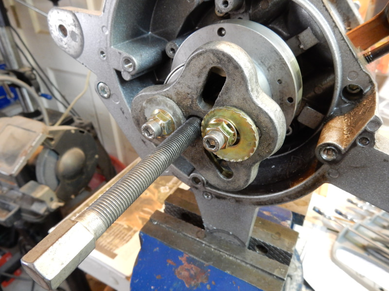 removing a Minari flywheel